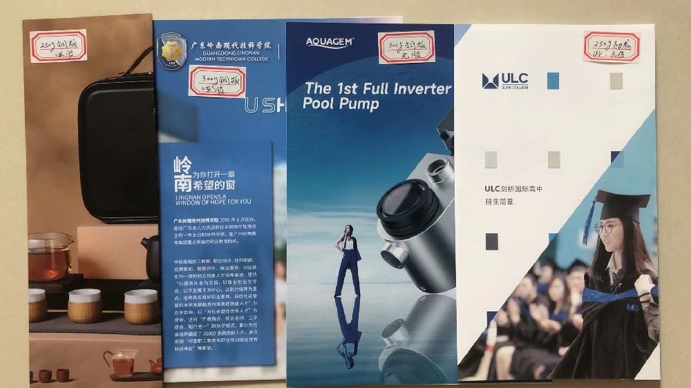 廣州印刷廠-單張宣傳物料印刷的優(yōu)質(zhì)選擇  廣州印刷廠是一家擁有多年經(jīng)驗(yàn)且專注于單張宣傳物料印刷的頂尖企業(yè)。無論您是需要設(shè)計(jì)并印刷海報(bào)、宣傳單頁、名片、貼紙等各類宣傳物料，我們都能為您提供卓越的印刷解決方案。  我們擁有先進(jìn)的印刷設(shè)備和經(jīng)驗(yàn)豐富的團(tuán)隊(duì)，可以為您的宣傳物料提供高質(zhì)量的印刷效果。我們精選優(yōu)質(zhì)的紙張和環(huán)保的印刷材料，確保每一張宣傳物料都具有卓越的視覺效果和出色的耐久性。無論您需要打印較小尺寸的宣傳物料還是較大尺寸的海報(bào)，我們都能快速而準(zhǔn)確地滿足您的需求。  在設(shè)計(jì)方面，我們擁有一支充滿創(chuàng)意和才華的設(shè)計(jì)團(tuán)隊(duì)。無論您需要設(shè)計(jì)全新的宣傳物料還是根據(jù)已有設(shè)計(jì)進(jìn)行調(diào)整和優(yōu)化，我們都能提供滿足您要求的設(shè)計(jì)方案。我們注重細(xì)節(jié)和個性化，努力確保每一份設(shè)計(jì)都能準(zhǔn)確傳達(dá)您的品牌形象和宣傳信息。通過我們的專業(yè)設(shè)計(jì)服務(wù)，您的宣傳物料將與眾不同，讓您的品牌和產(chǎn)品在市場中脫穎而出。  不僅如此，我們還提供一系列的增值服務(wù)，如文件處理、樣品制作和快速交付等。我們深知時間對于您的業(yè)務(wù)至關(guān)重要，因此我們以高效的流程和嚴(yán)格的管控，確保您的宣傳物料能夠在預(yù)定時間內(nèi)準(zhǔn)時交付。  作為一家注重客戶體驗(yàn)的企業(yè)，我們致力于為每一位客戶提供個性化的服務(wù)。我們的印刷顧問團(tuán)隊(duì)將在您的印刷項(xiàng)目中全程陪伴，提供專業(yè)的建議和解決方案。我們的客服團(tuán)隊(duì)隨時為您解答疑問和處理售后事宜。我們的目標(biāo)是為您打造完美的印刷體驗(yàn)，為您的品牌和業(yè)務(wù)增添價(jià)值。  選擇廣州印刷廠，您將獲得高質(zhì)量的印刷產(chǎn)品、創(chuàng)意的設(shè)計(jì)方案和卓越的客戶服務(wù)。我們期待與您合作，共同推動您的品牌發(fā)展和宣傳效果。